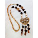 бусы из дерева фото Бусы длинные с резным кулоном Сердце